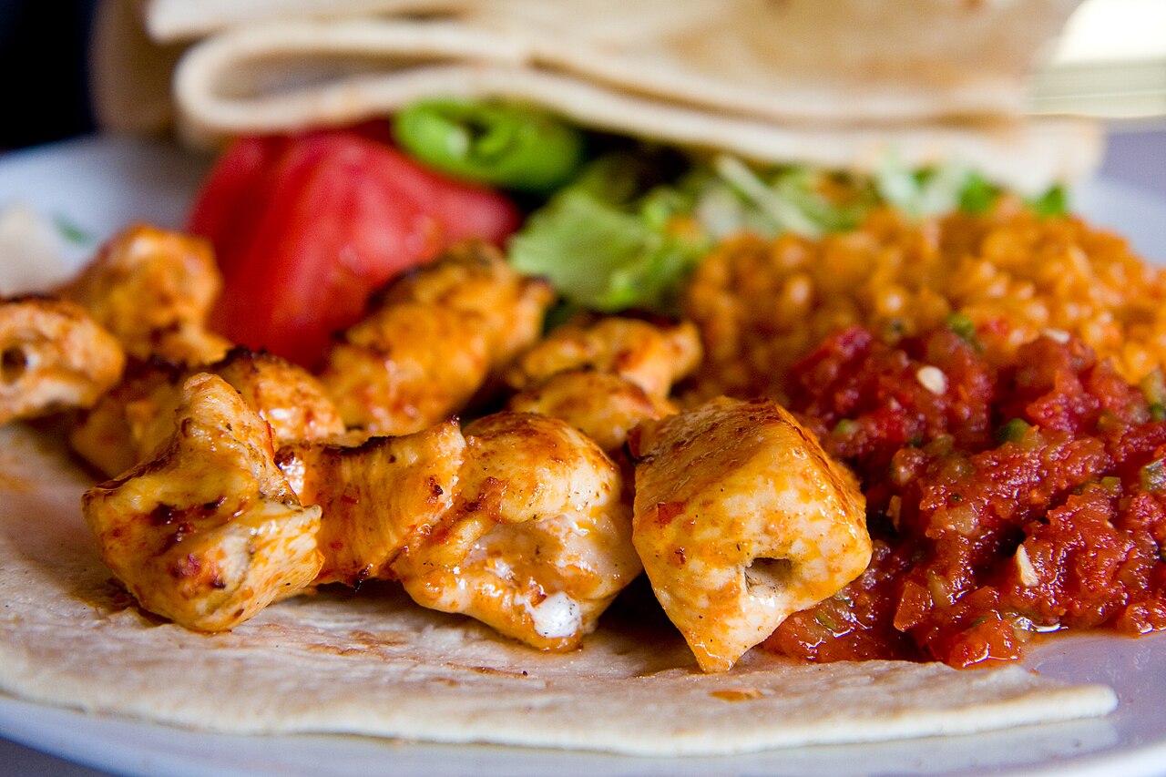 Стамбул на вкус: история города через его легендарные блюда